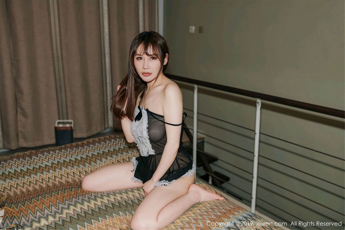美女模特苏可er古风内衣与蕾丝制服女仆装性感写真