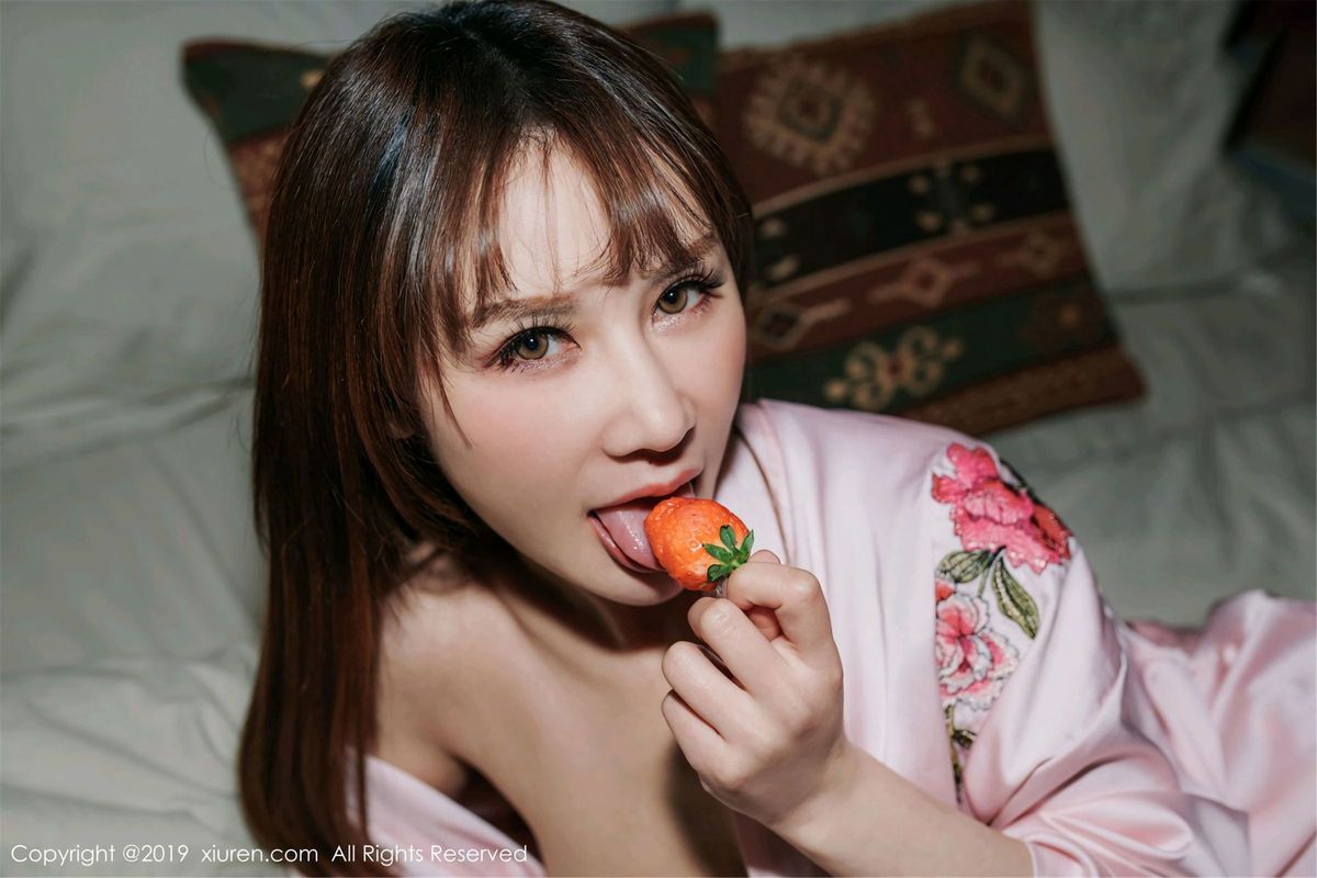 美女模特苏可er古风内衣与蕾丝制服女仆装性感写真
