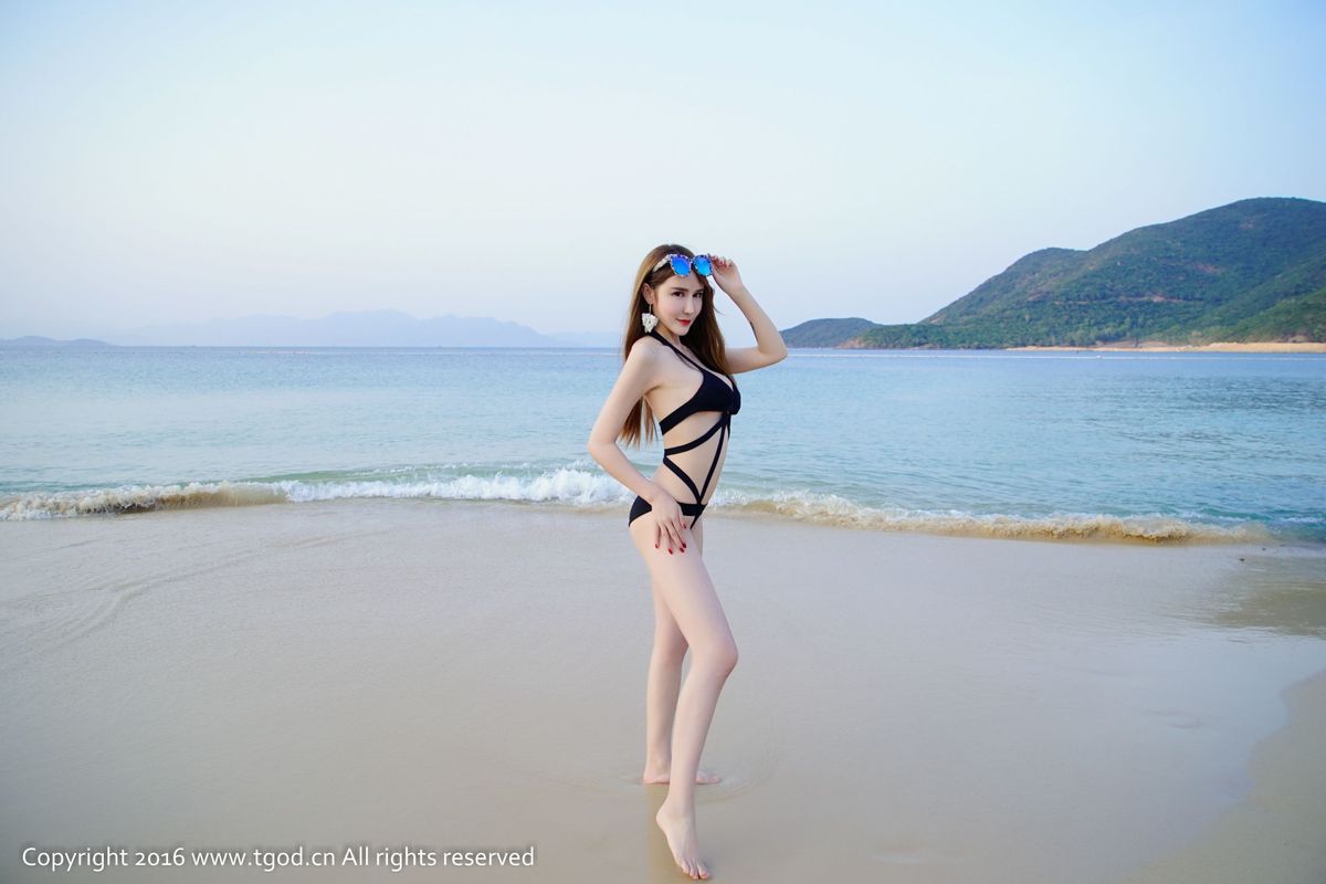 美女模特伍月yuer花仙子装扮沙滩比基尼越南芽庄旅拍