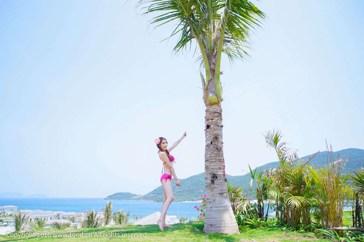 美女模特伍月yuer花仙子装扮沙滩比基尼越南芽庄旅拍