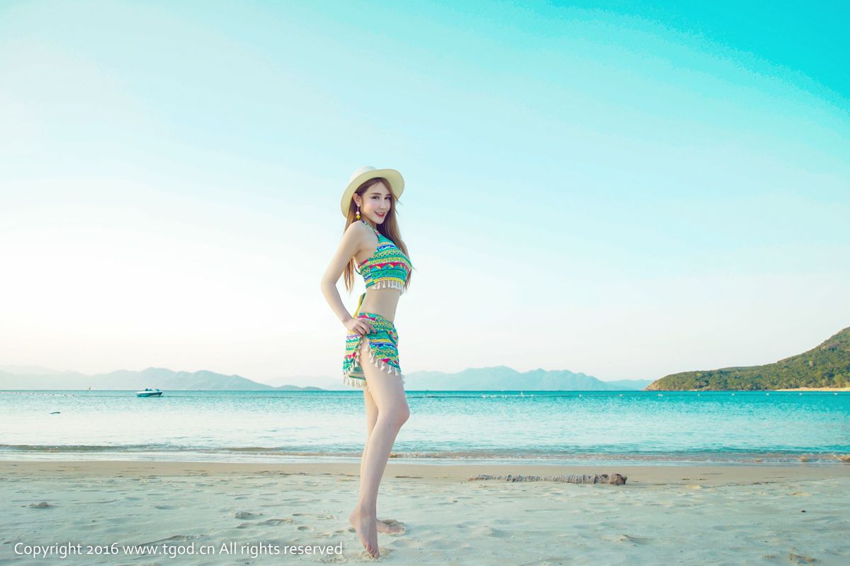 美女模特伍月yuer花仙子装扮沙滩比基尼越南芽庄旅拍