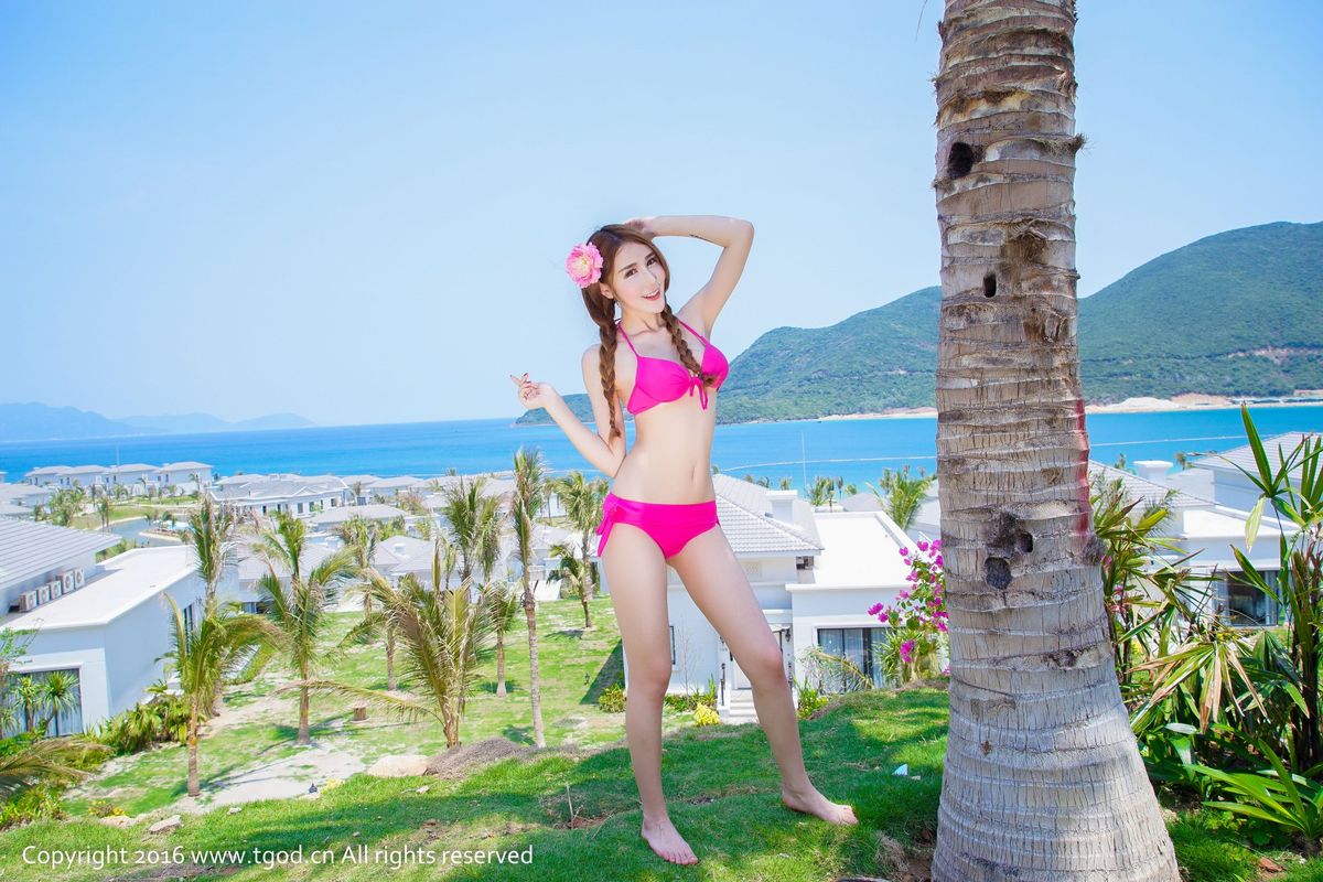 美女模特伍月yuer花仙子装扮沙滩比基尼越南芽庄旅拍
