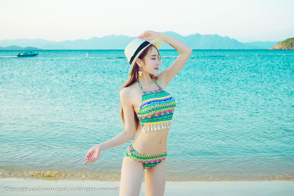 美女模特伍月yuer花仙子装扮沙滩比基尼越南芽庄旅拍