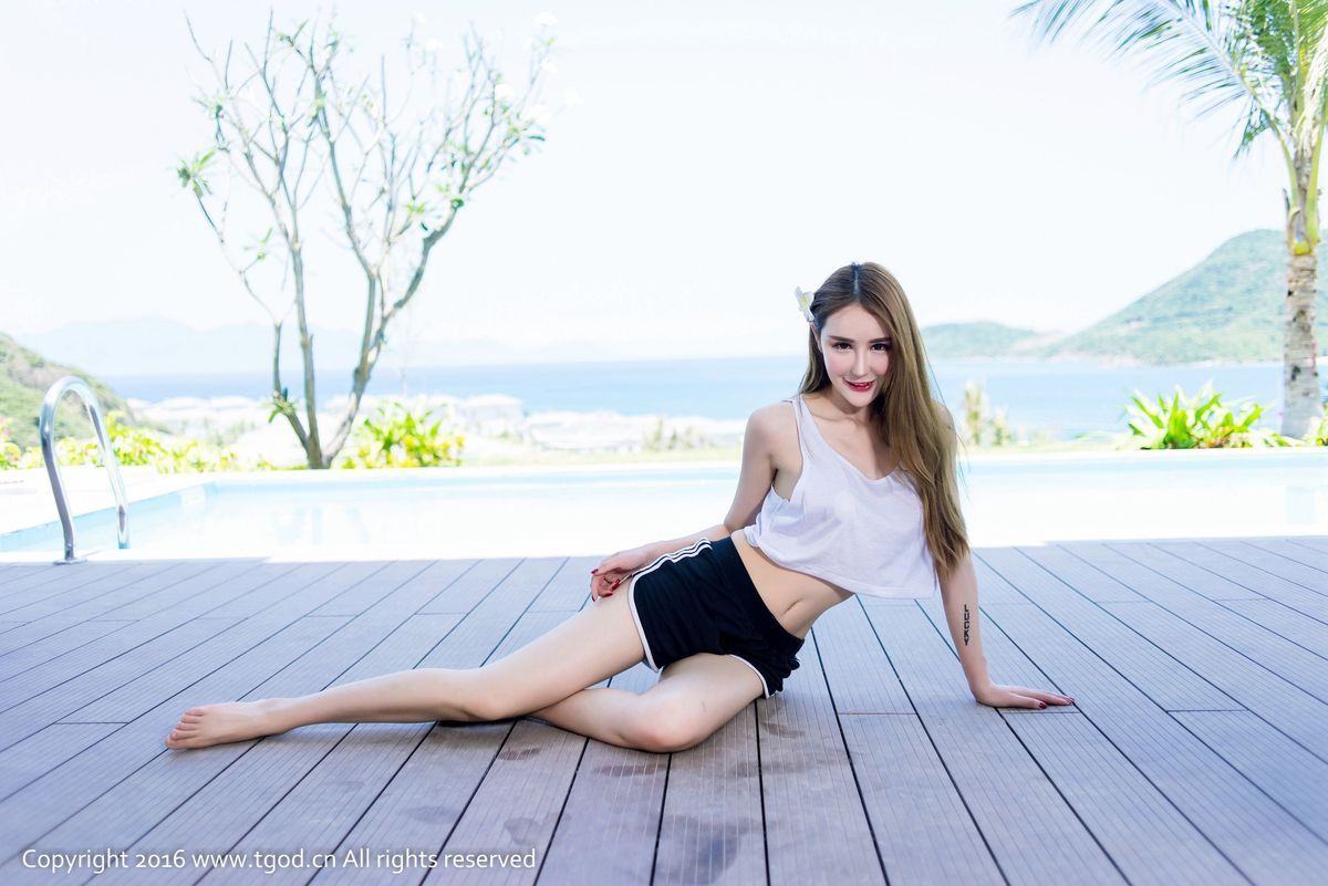 美女模特伍月yuer海边沙滩比基尼诱惑越南芽庄旅拍
