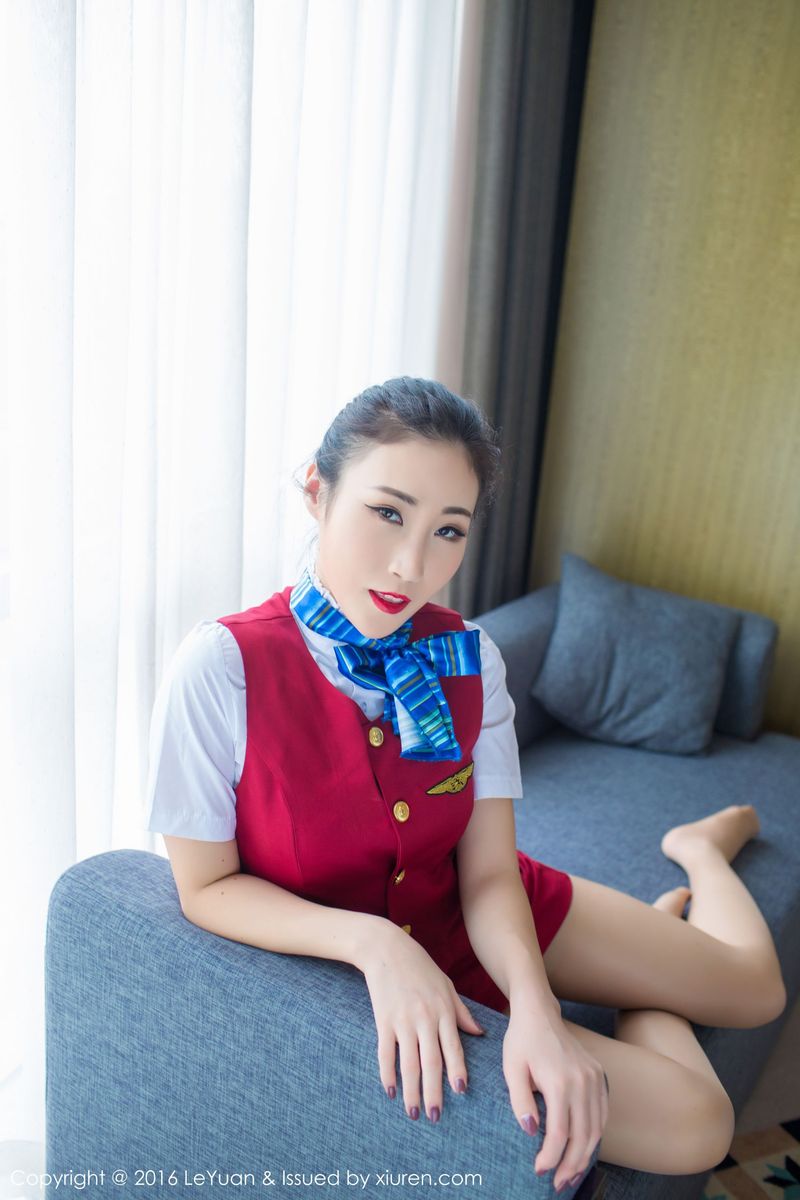 性感美女Wendy智秀空姐制服&丝袜美腿写真