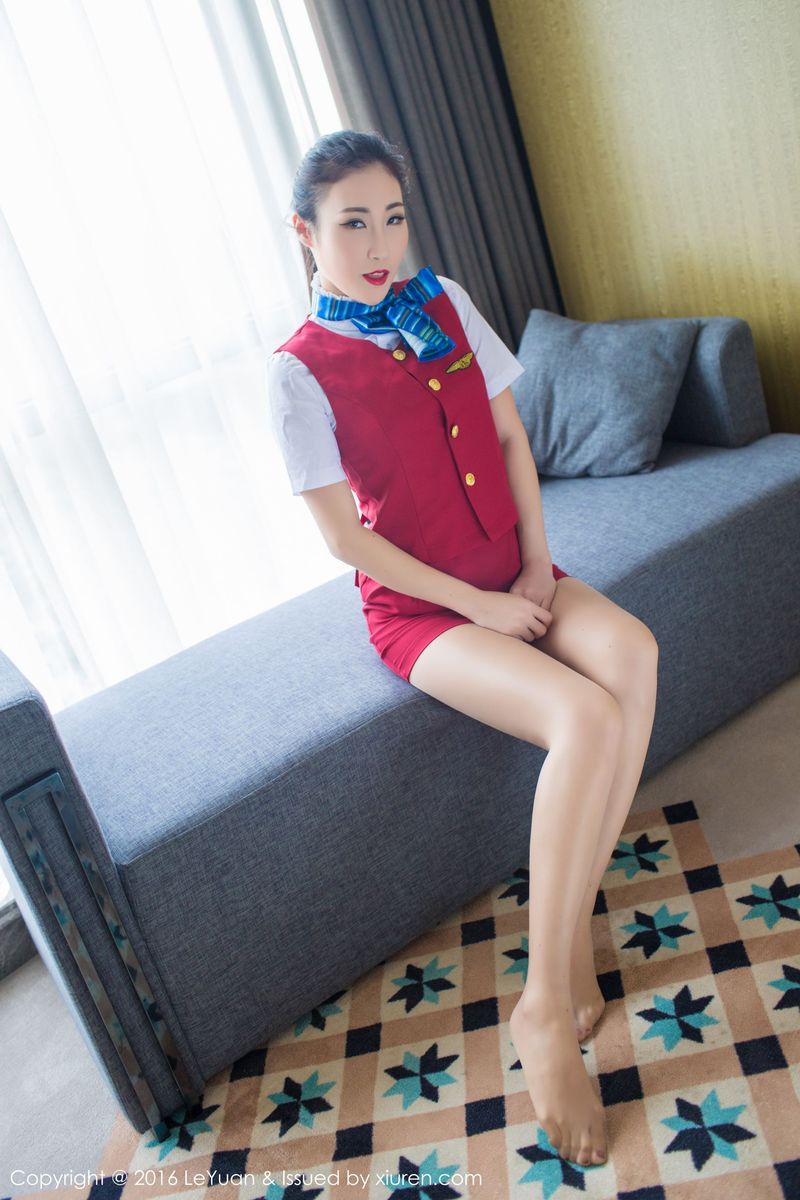 性感美女Wendy智秀空姐制服&丝袜美腿写真