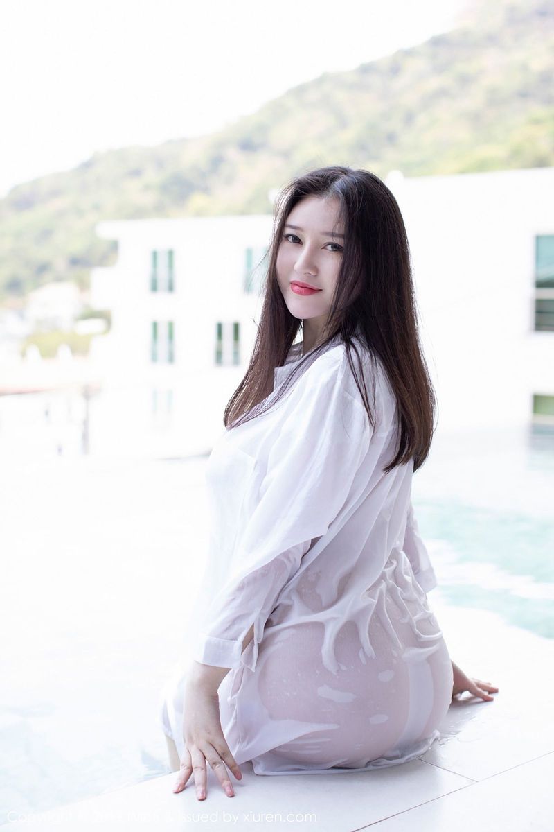 性感女神恩一黑丝与白衬衫湿身系列普吉岛旅拍