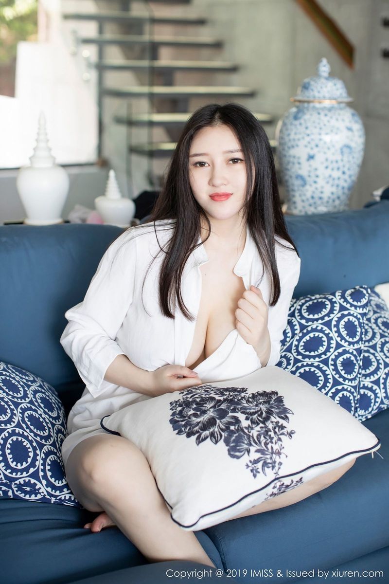 性感女神恩一黑丝与白衬衫湿身系列普吉岛旅拍