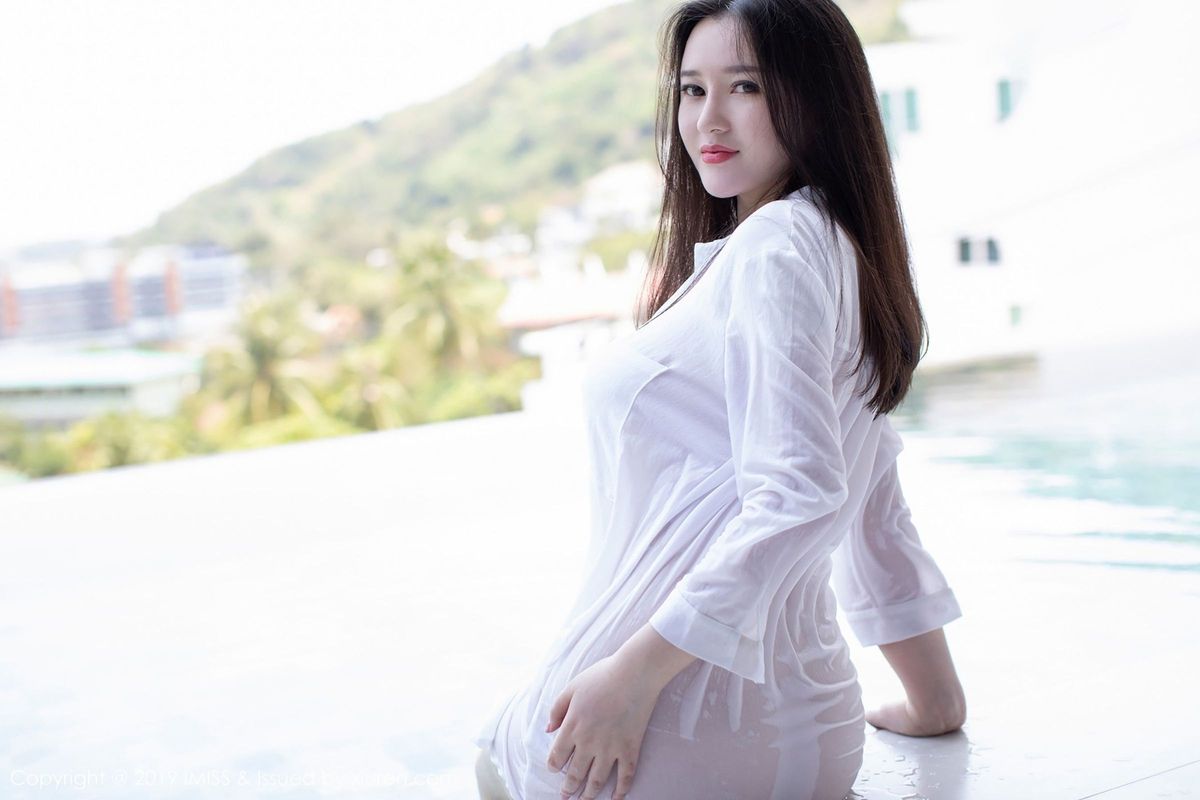 性感女神恩一黑丝与白衬衫湿身系列普吉岛旅拍