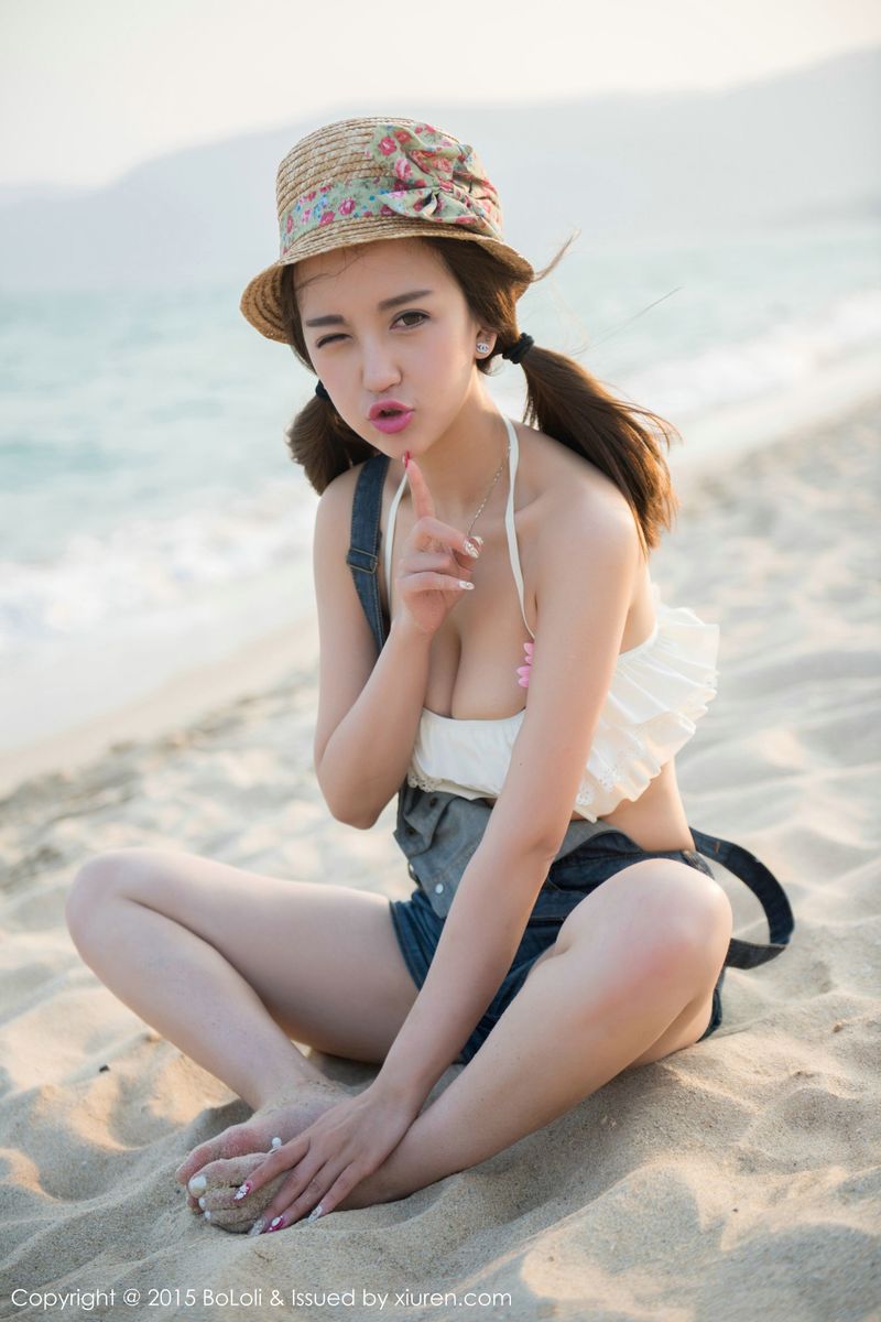 美女模特Monkey小潘鼠三亚沙滩内衣诱惑写真