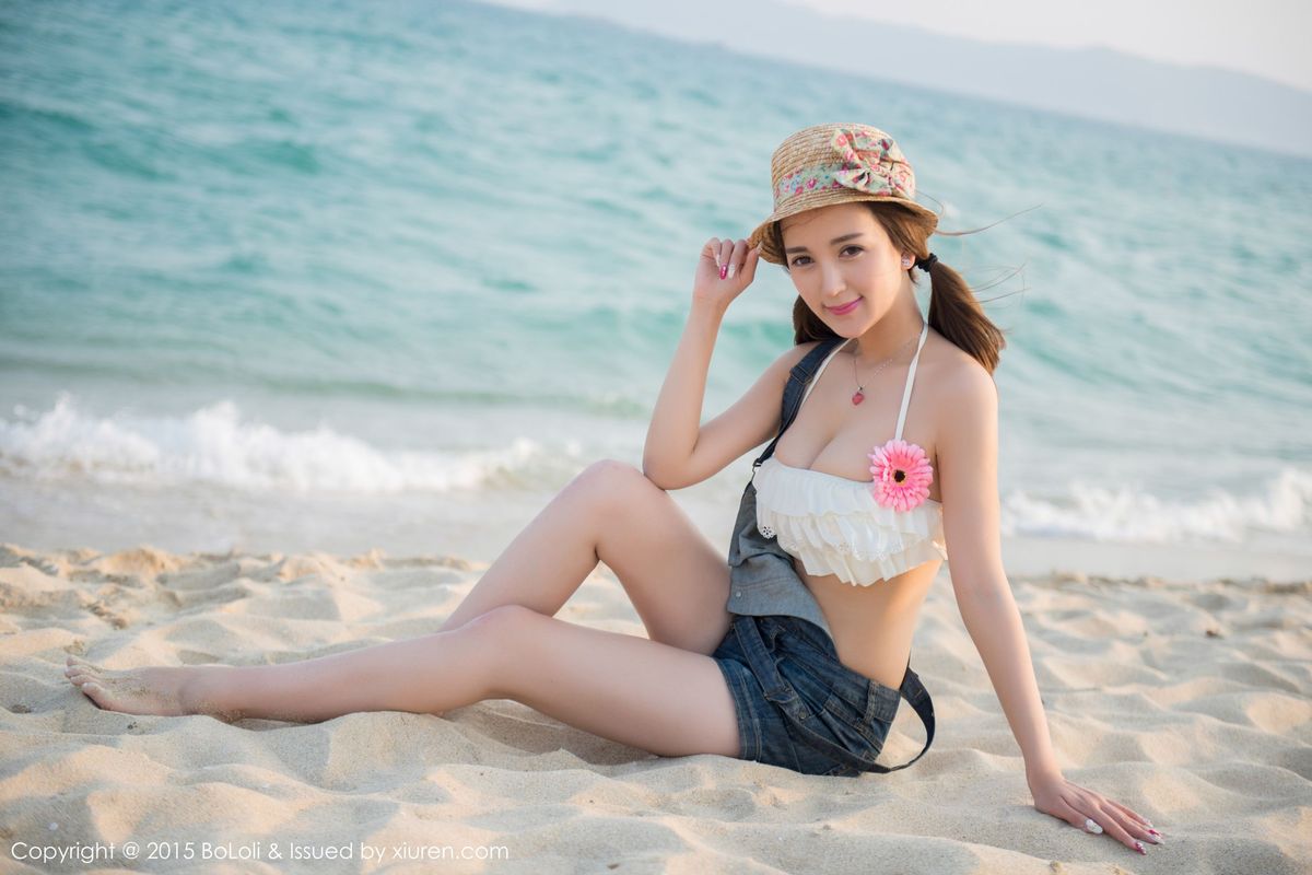 美女模特Monkey小潘鼠三亚沙滩内衣诱惑写真