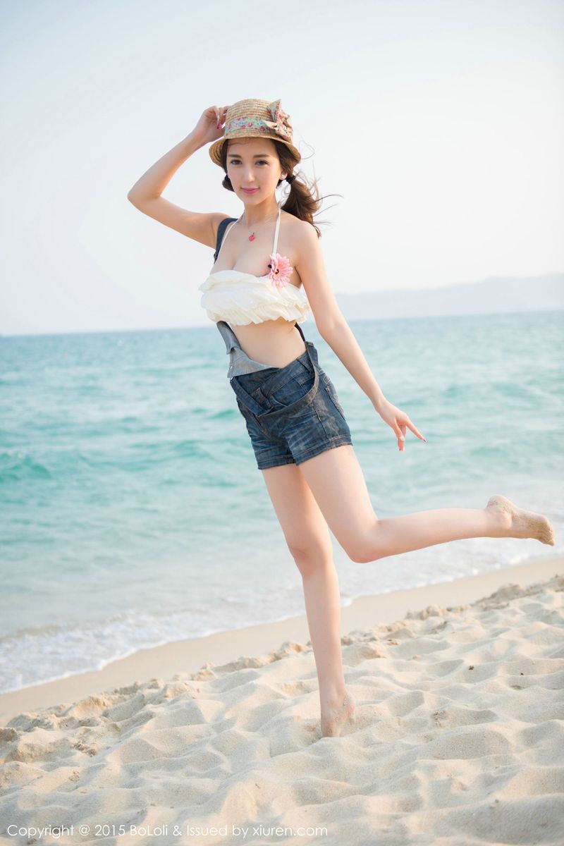 美女模特Monkey小潘鼠三亚沙滩内衣诱惑写真