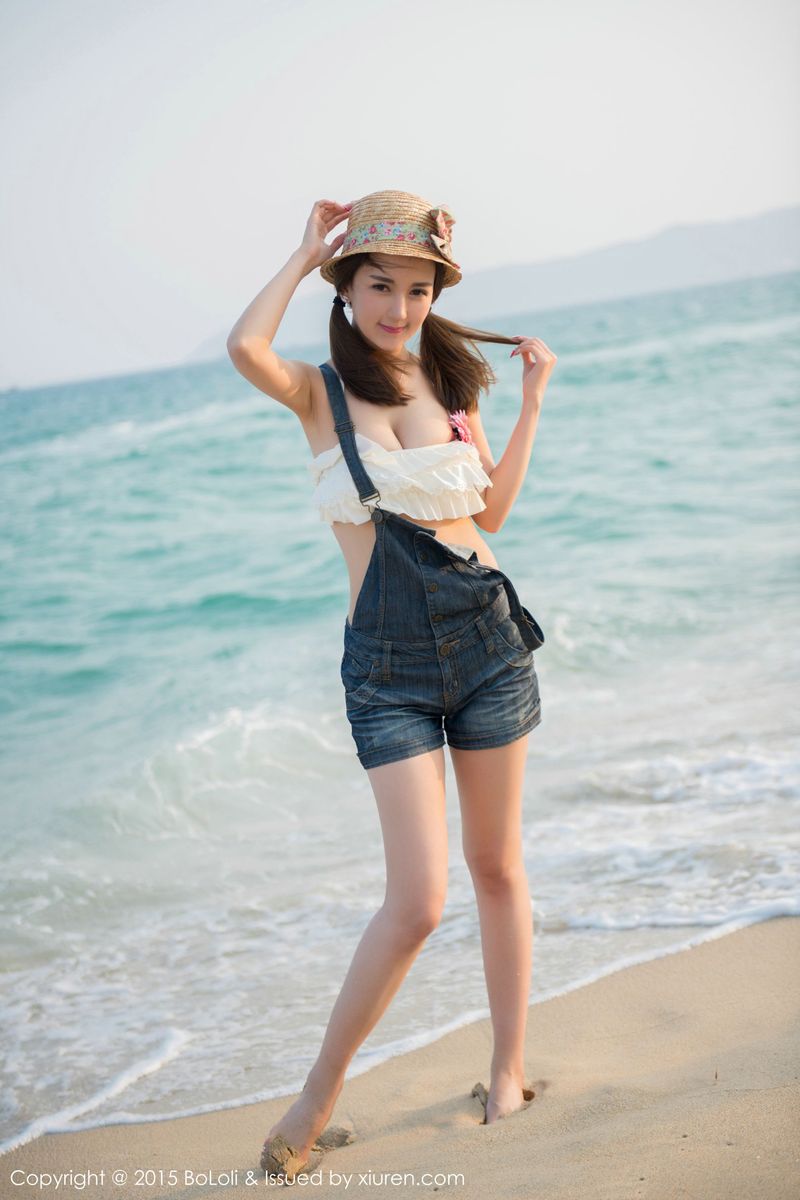 美女模特Monkey小潘鼠三亚沙滩内衣诱惑写真