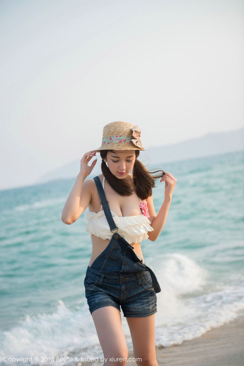 美女模特Monkey小潘鼠三亚沙滩内衣诱惑写真