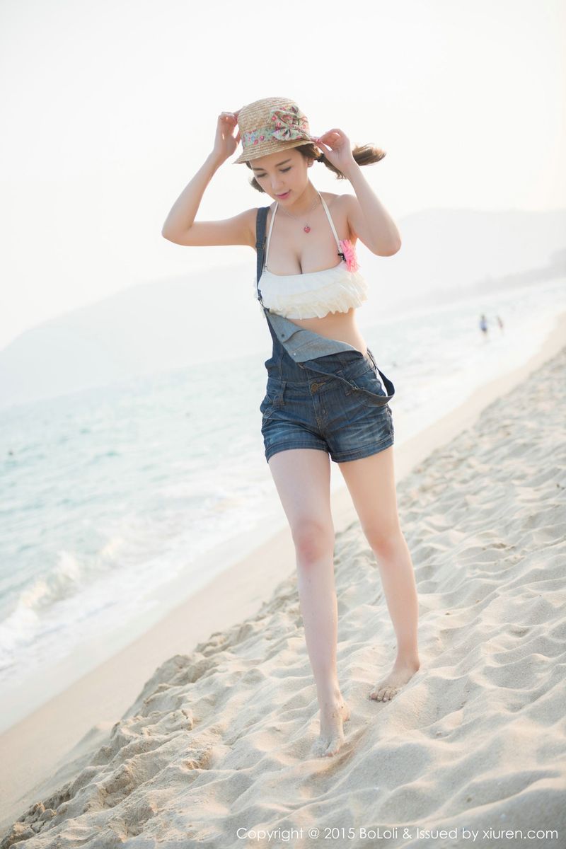 美女模特Monkey小潘鼠三亚沙滩内衣诱惑写真
