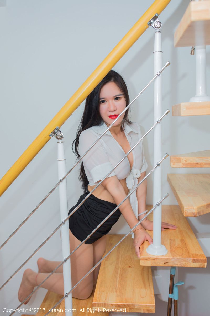 美女模特王紫琳镂空吊带女秘书职场OL性感写真