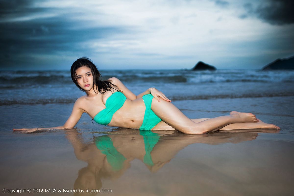 美女模特颖儿EI唯美海边沙滩比基尼诱惑首套写真