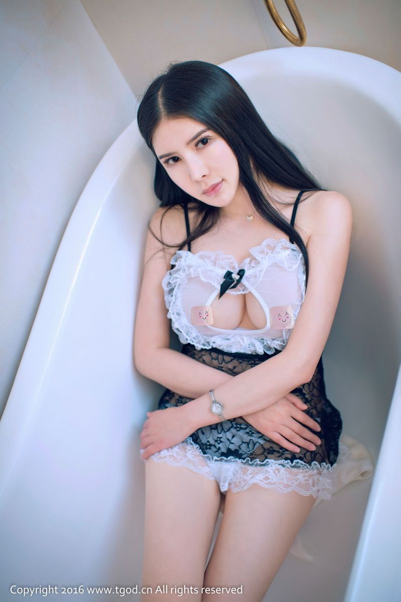 美女模特李丽莎女仆厨娘制服大尺度妩媚私房写真