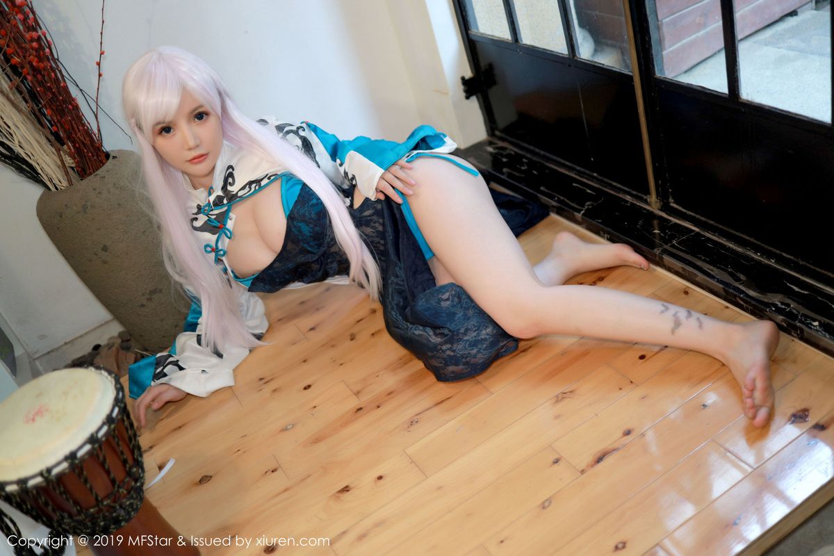 性感美女糯美子Mini粉色双马尾COS系列写真