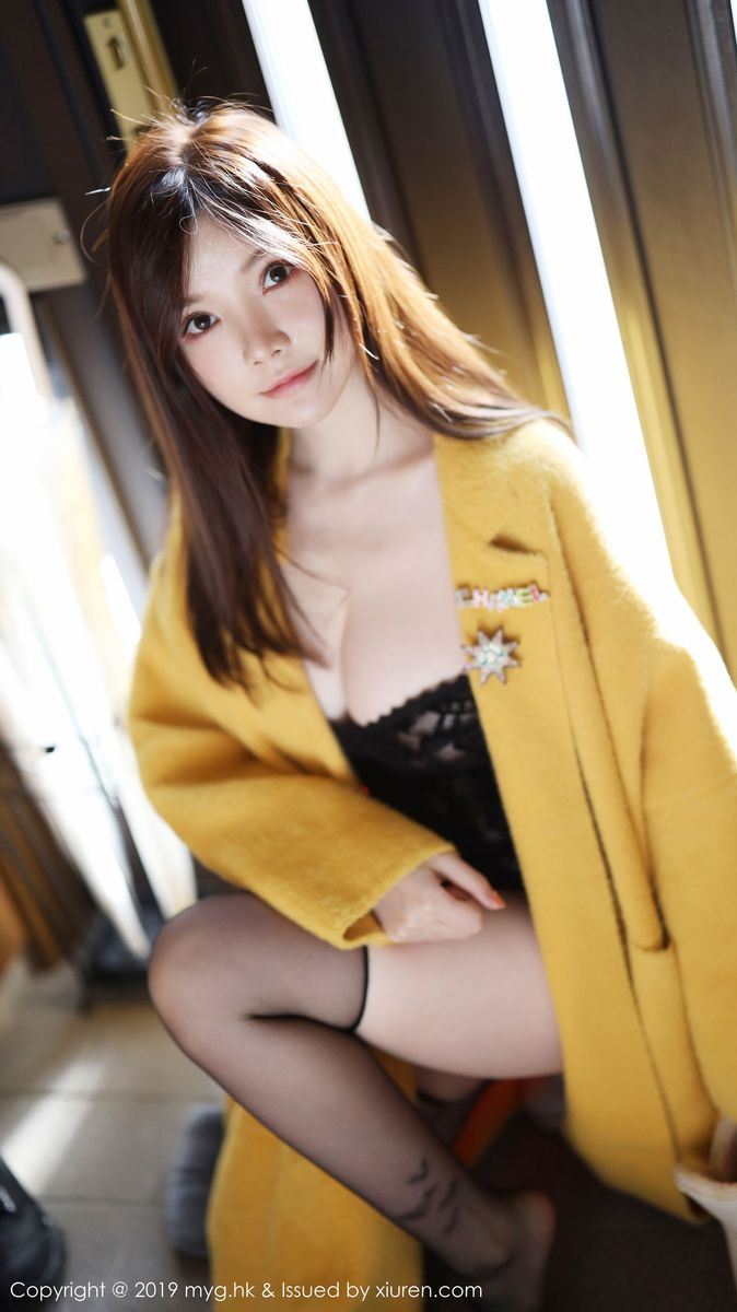 美女模特糯美子Mini童颜巨乳镂空内衣北海道旅拍