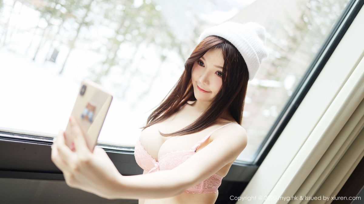 性感女神糯美子Mini粉色情趣内衣奶油系列日本旅拍