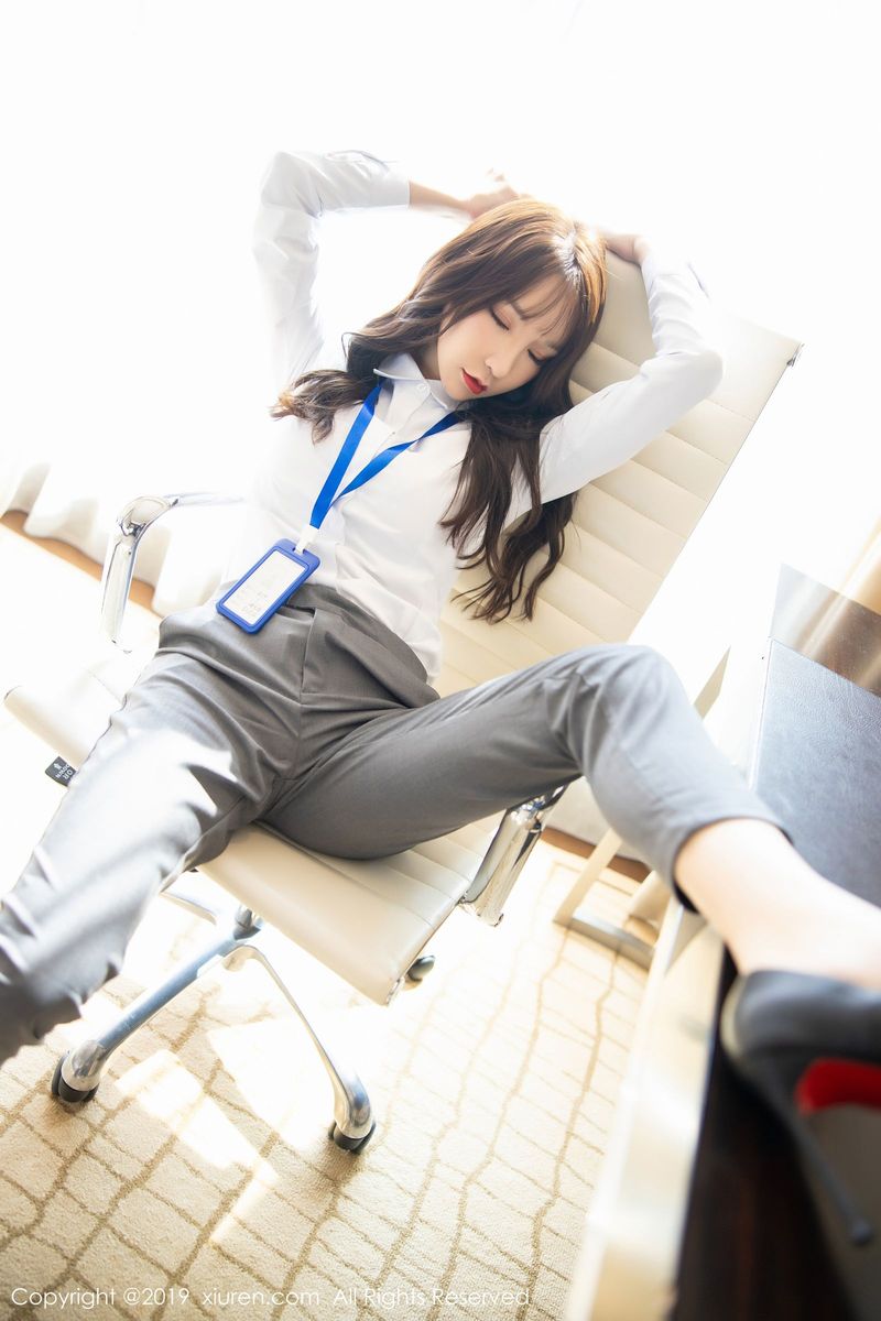 性感女神周于希Sandy女秘书职场OL主题私房写真