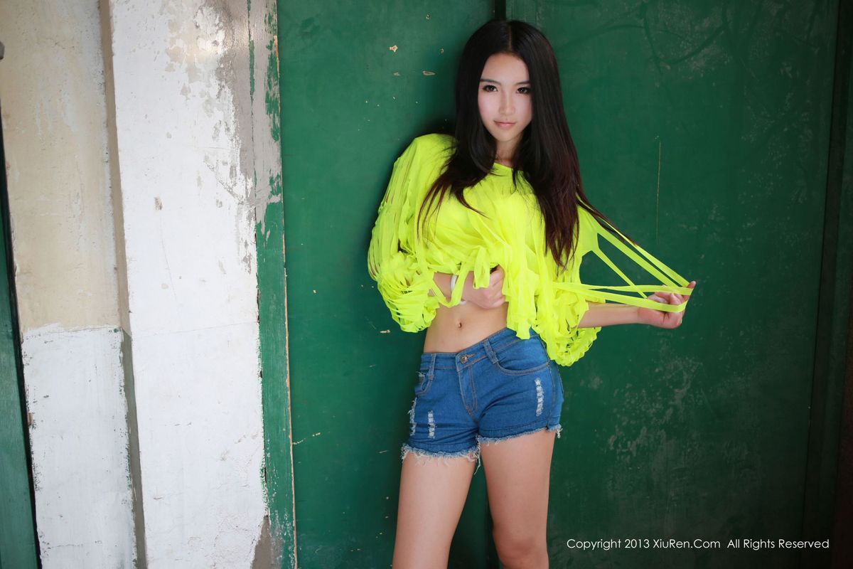 美女模特MOON嘉依牛仔热裤外拍系列性感写真
