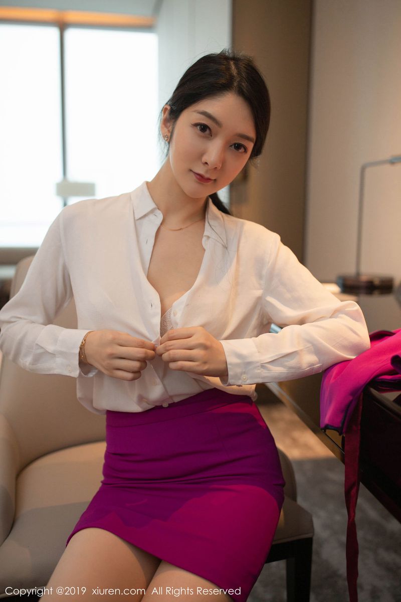 性感女神Angela小热巴空姐制服职业装扮诱人写真