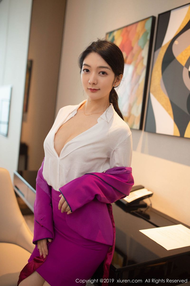 性感女神Angela小热巴空姐制服职业装扮诱人写真