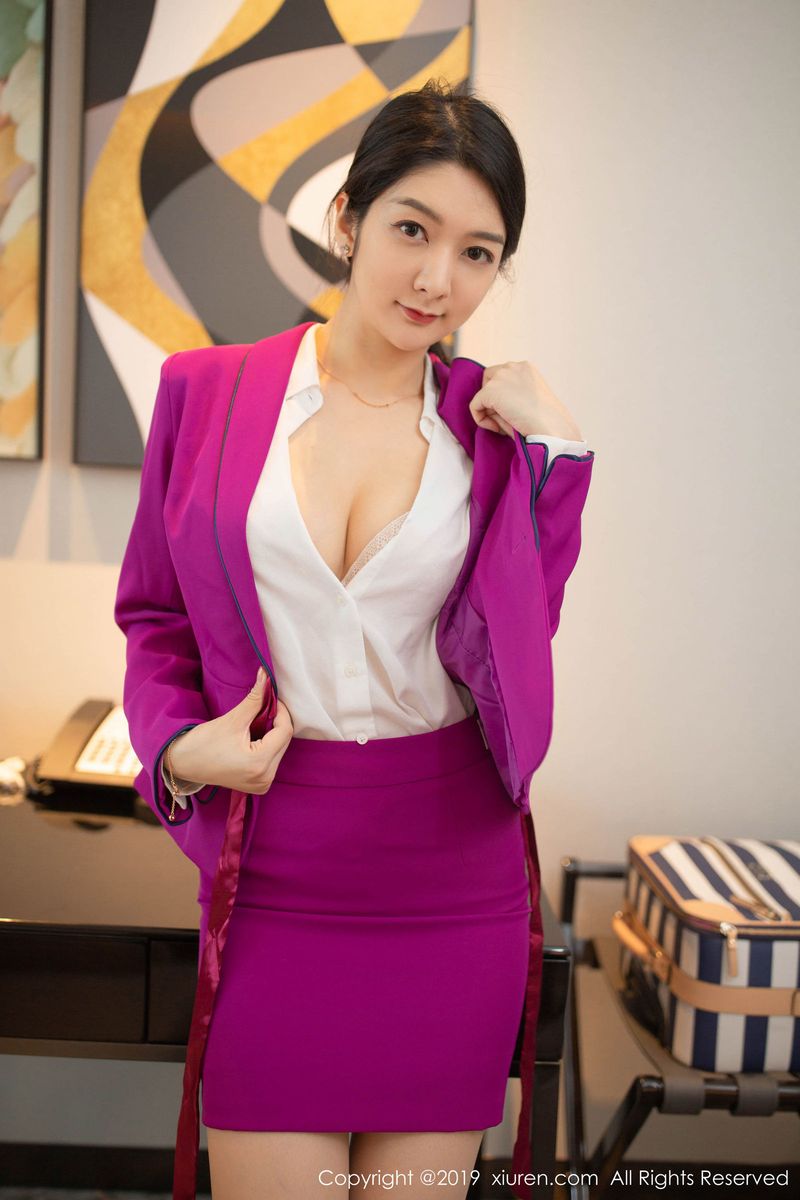 性感女神Angela小热巴空姐制服职业装扮诱人写真