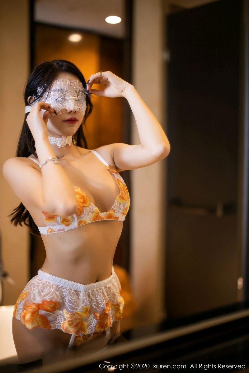 性感女神杨晨晨sugar情趣蒙面&蕾丝吊袜主题写真