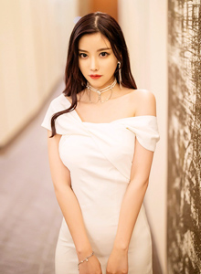 [XIUREN秀人网] 性感女神杨晨晨sugar丝袜美腿诱人内衣魅惑写真 No.2005
