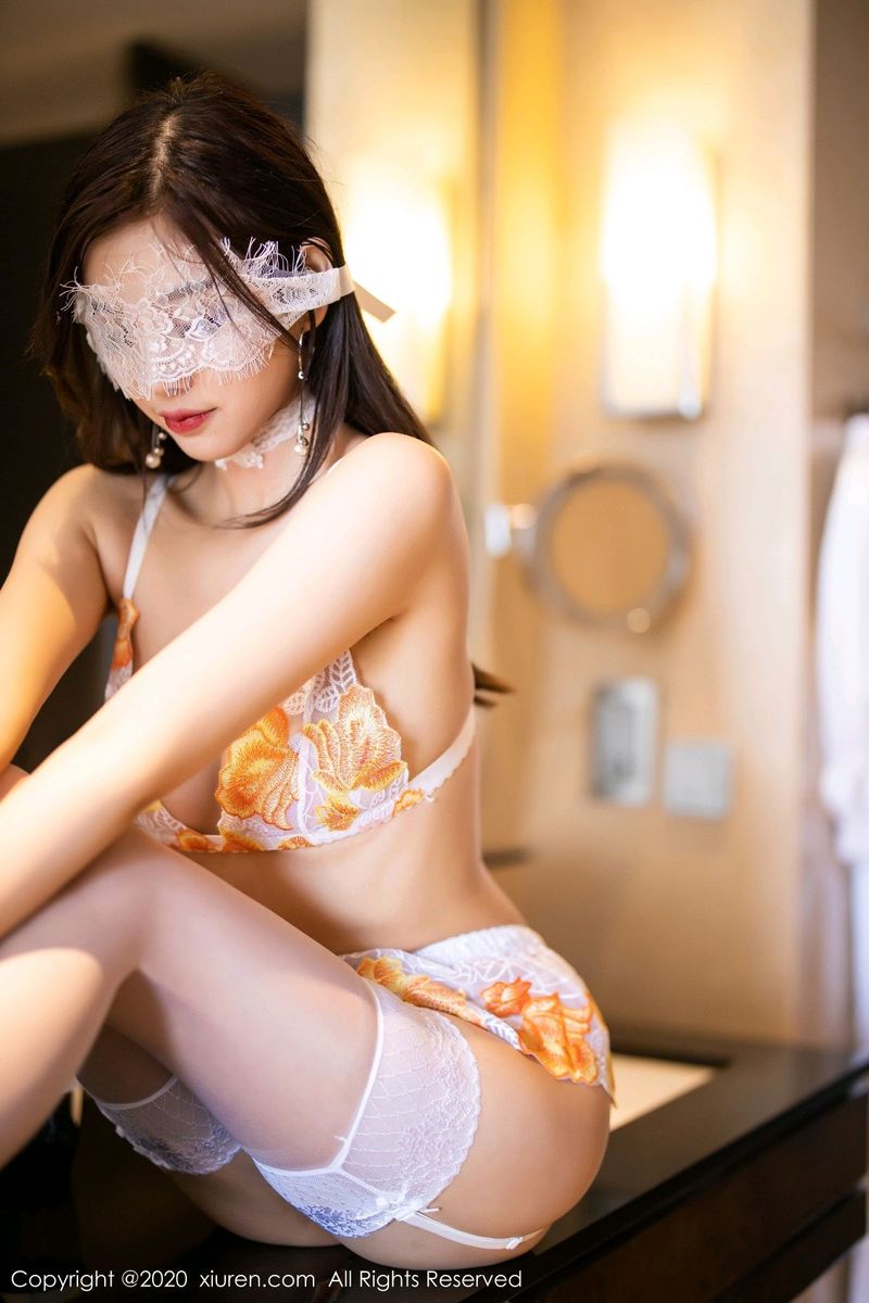 性感女神杨晨晨sugar情趣蒙面&蕾丝吊袜主题写真