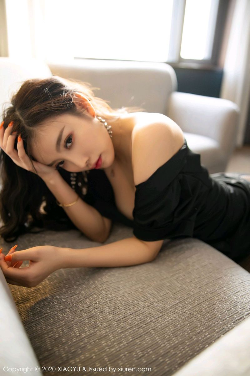 性感女神杨晨晨sugar网袜美腿制服诱惑济州岛旅拍