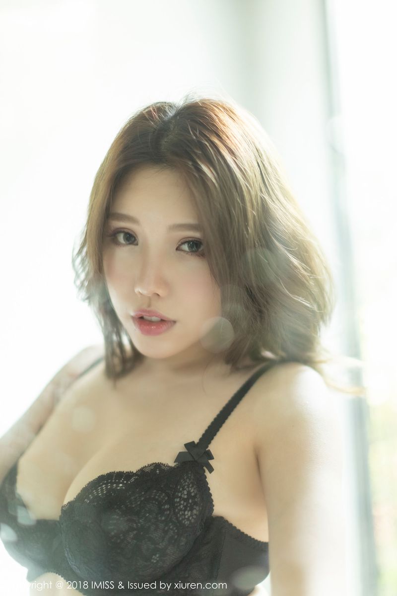 性感女神黄楽然魔鬼身材黑丝美腿销魂内衣第二套写真