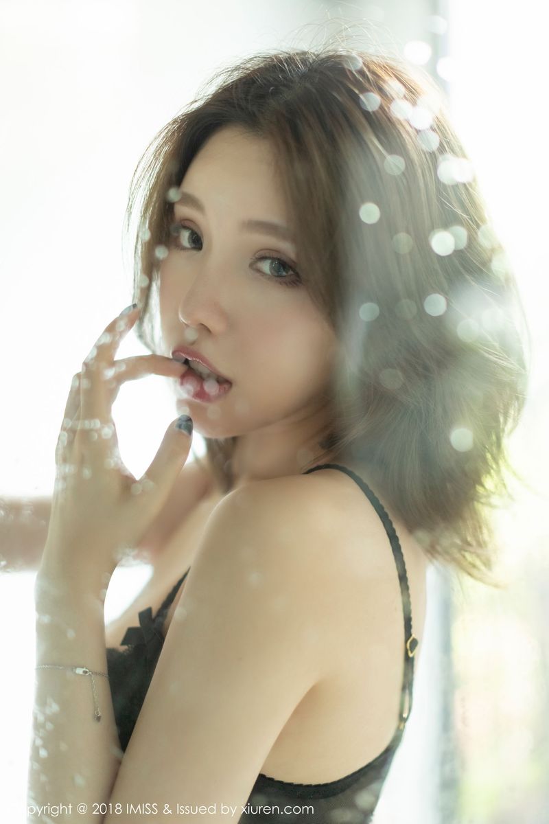 性感女神黄楽然魔鬼身材黑丝美腿销魂内衣第二套写真