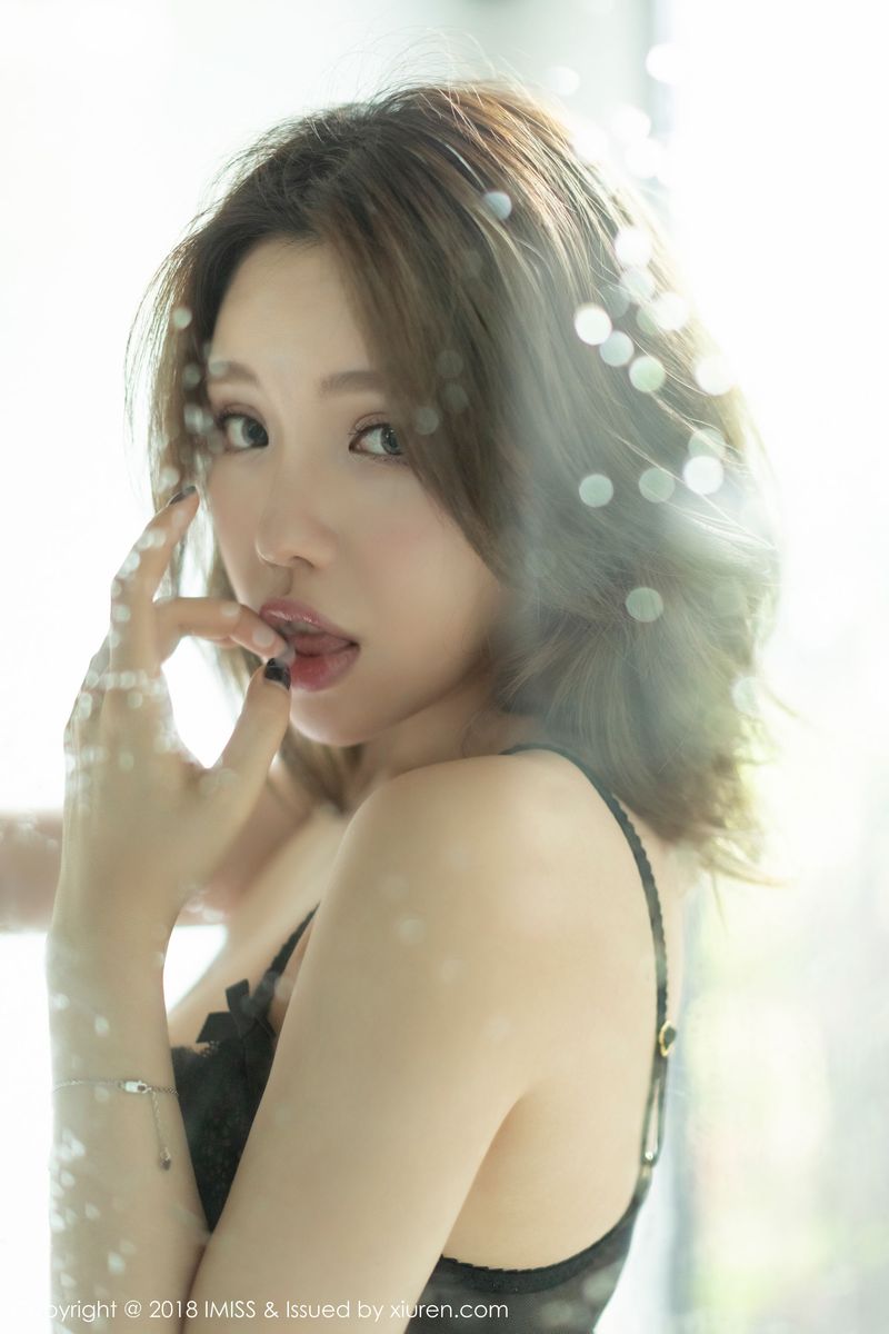 性感女神黄楽然魔鬼身材黑丝美腿销魂内衣第二套写真