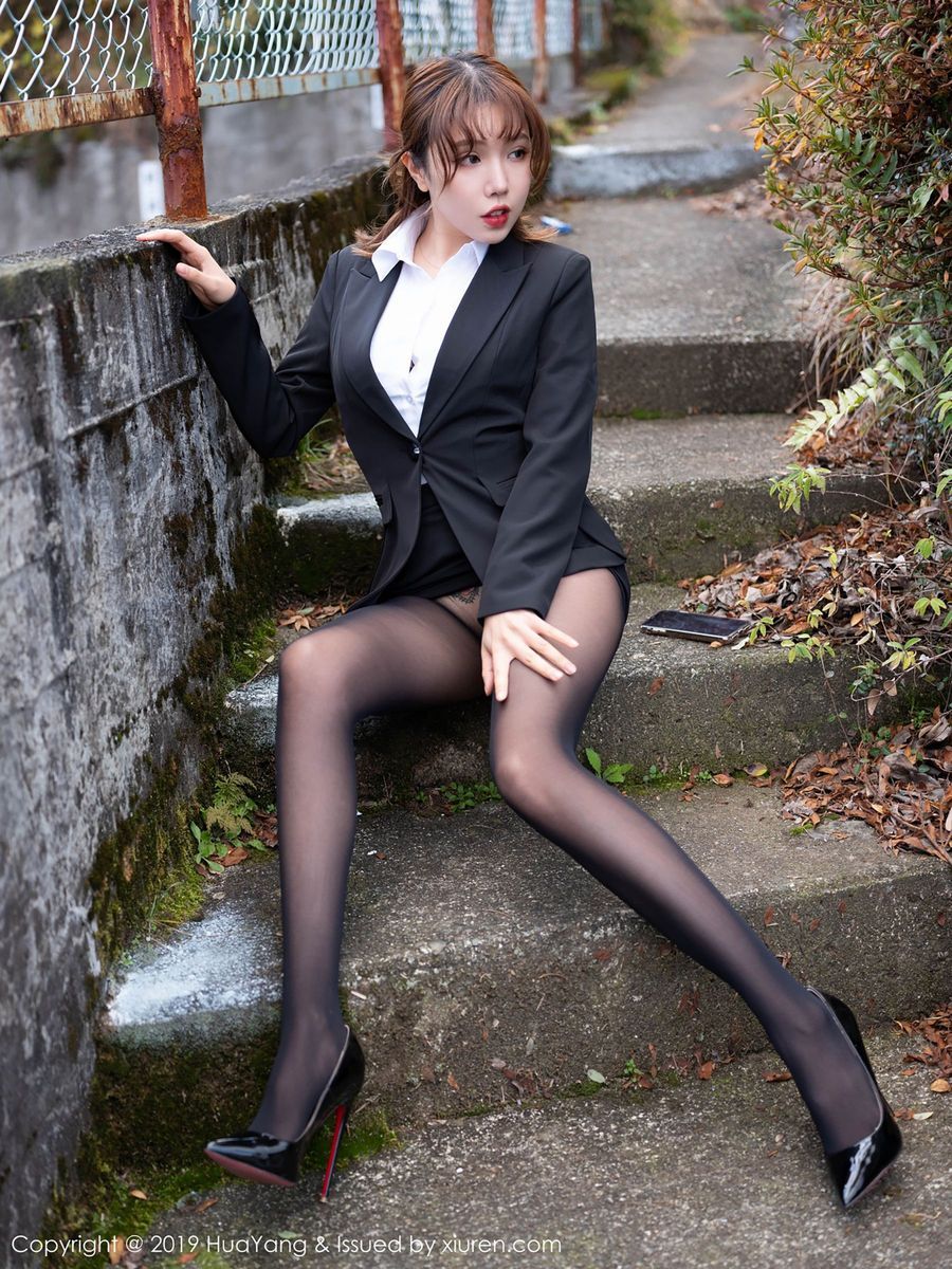 性感女神黄楽然白衬衫黑丝美腿兔女郎魅惑写真