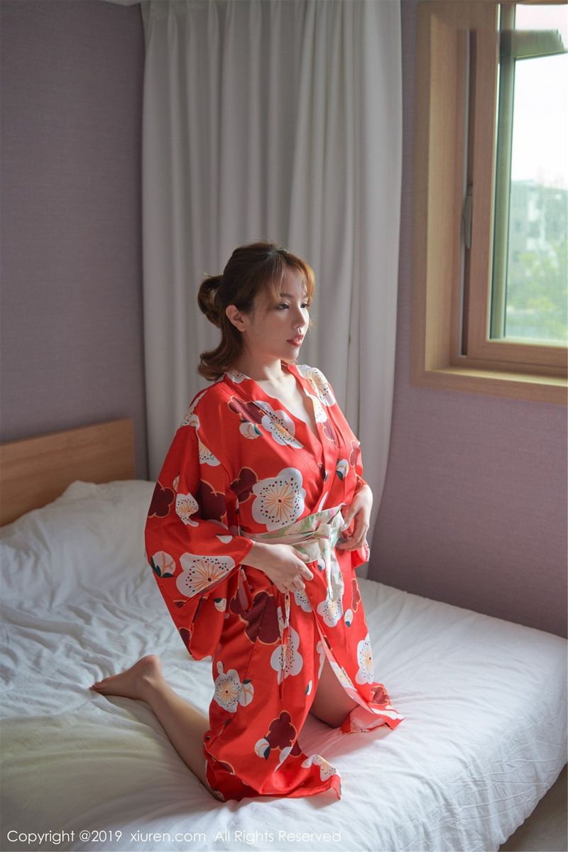 性感女神黄楽然修长美腿和服系列韩国旅拍