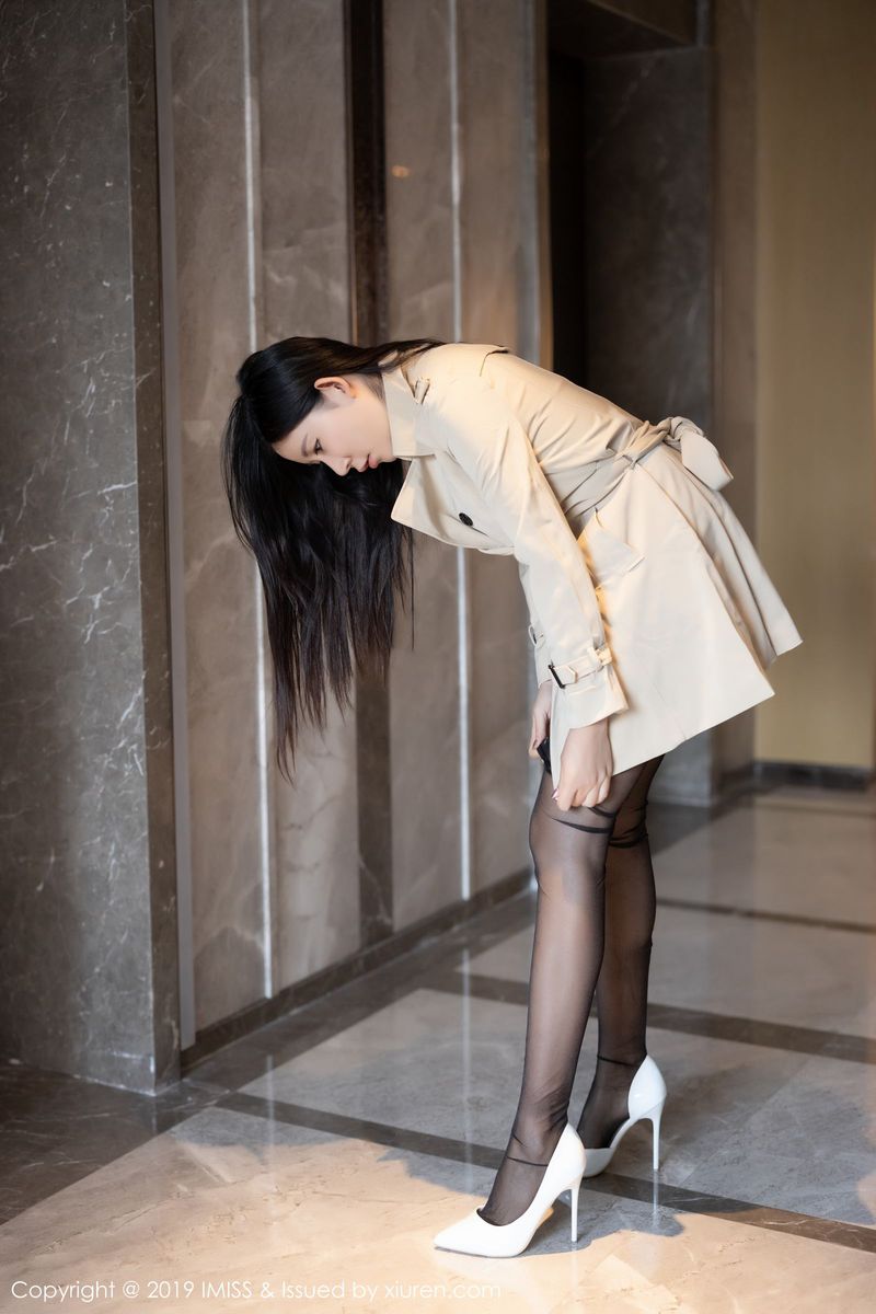 美女模特nova李雅狂野豹纹与丝袜美腿十足诱人套图