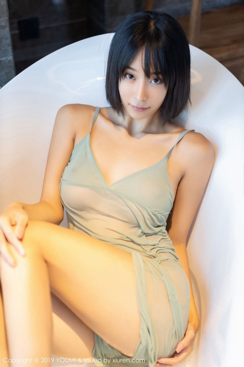 美女模特蓝夏Akasha浴室清透吊裙真空诱人性感写真