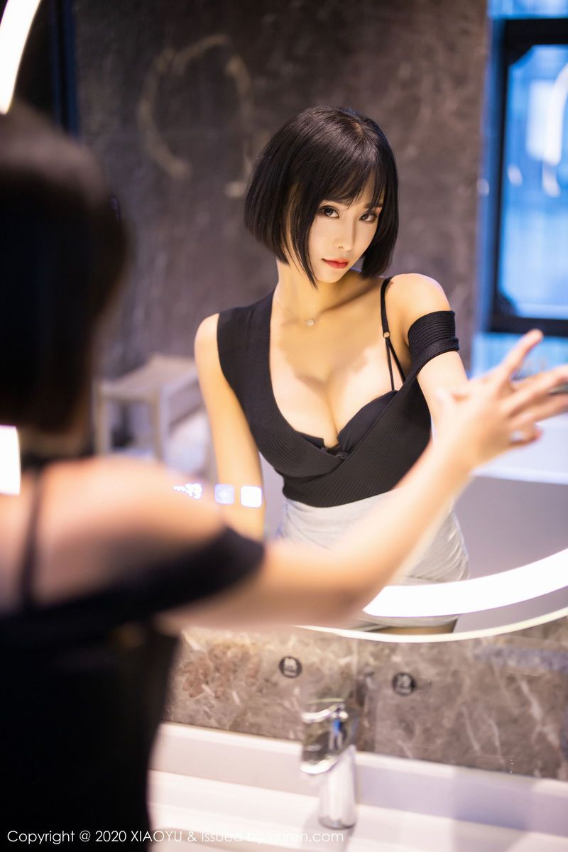 美女模特蓝夏Akasha红与黑内衣魅惑美腿写真