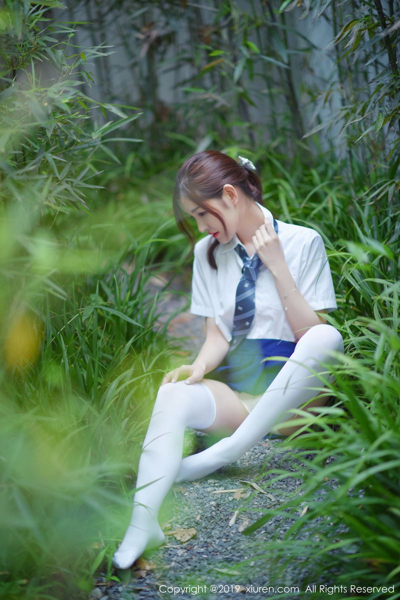 性感女神沈梦瑶户外竹林内衣诱惑拍摄写真