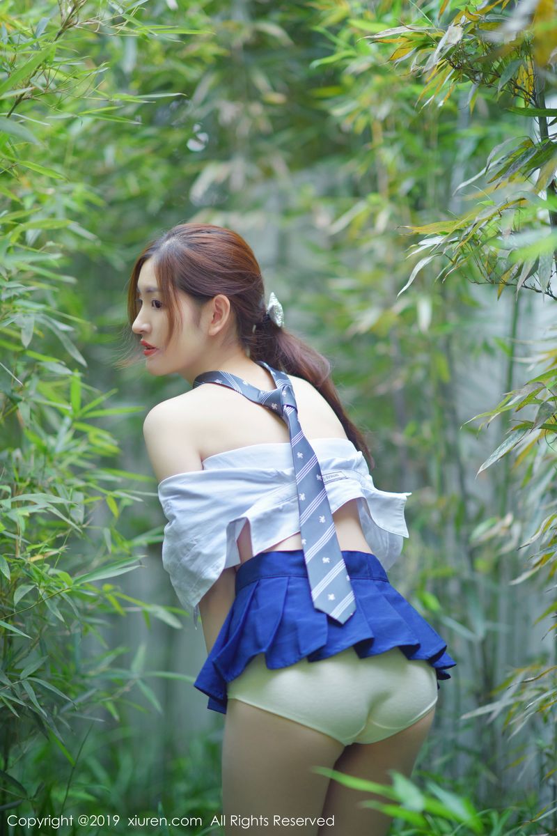 性感女神沈梦瑶户外竹林内衣诱惑拍摄写真