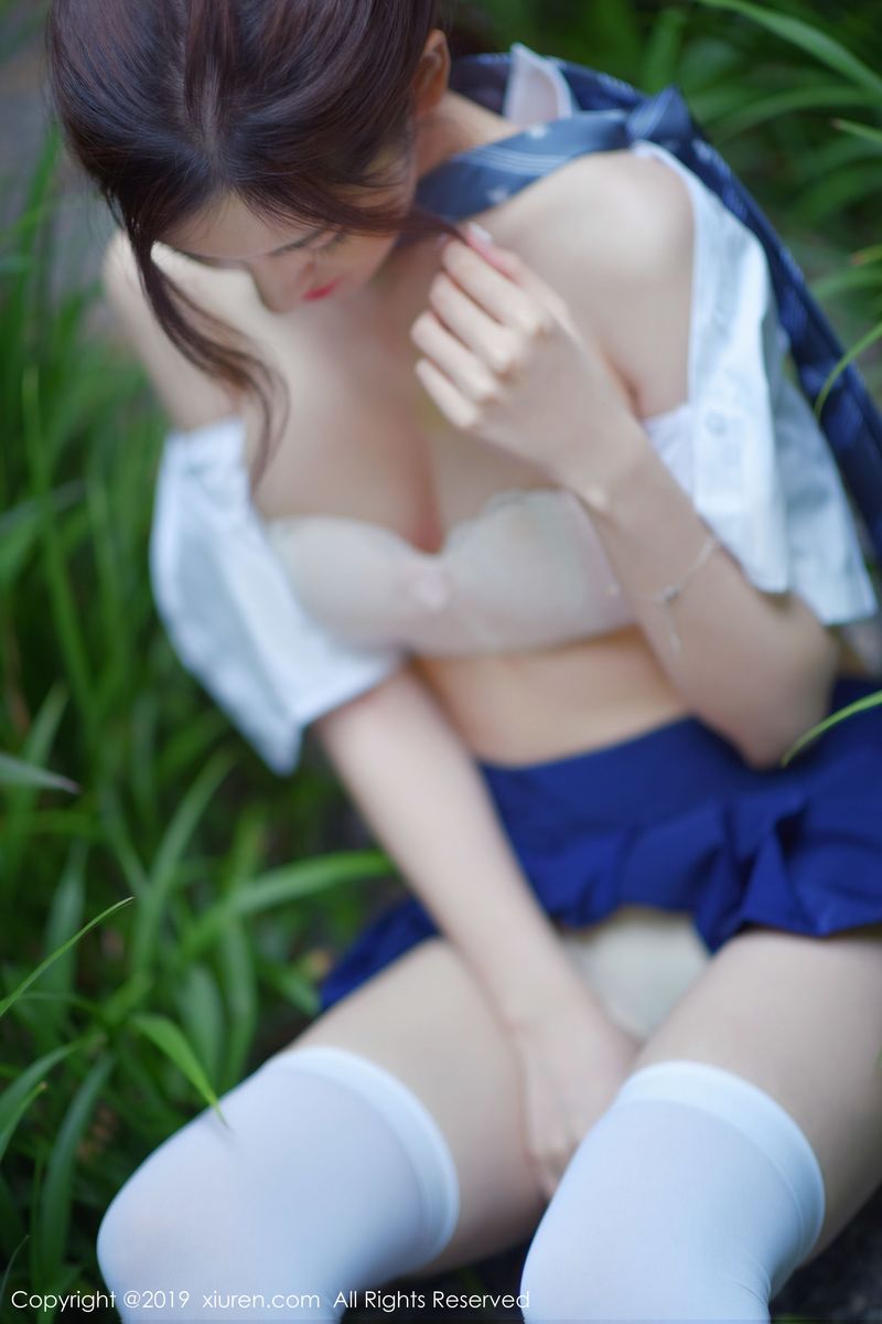 性感女神沈梦瑶户外竹林内衣诱惑拍摄写真