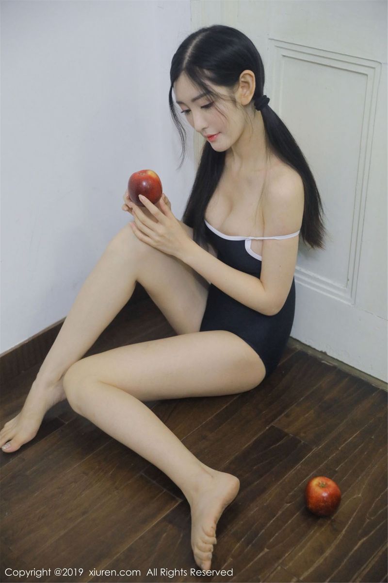 美女模特沈梦瑶开背毛衣朦胧唯美性感写真