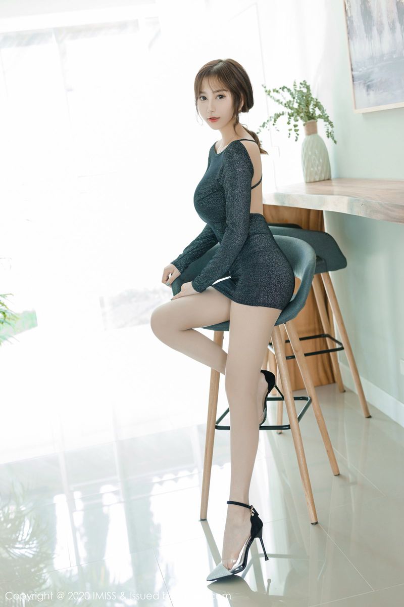 气质女神Lavinia肉肉丝袜美腿&内衣诱惑泰国清迈旅拍
