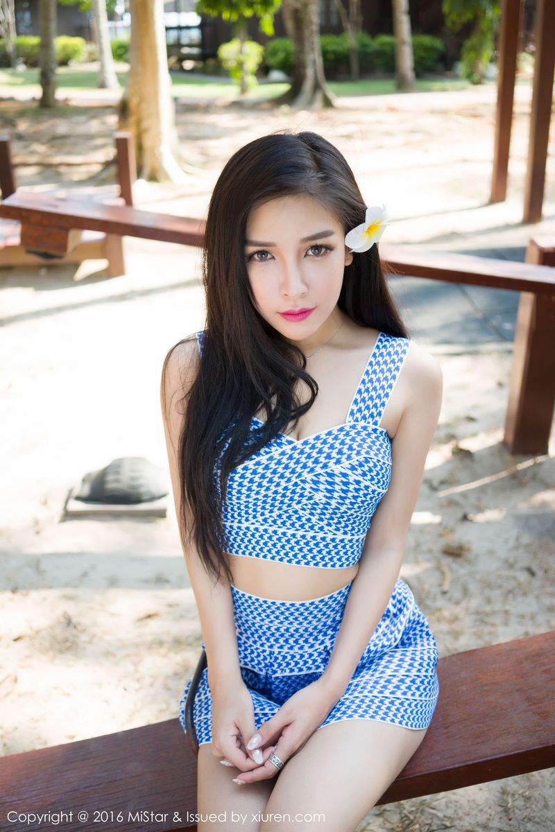 美女模特戴小唯翘臀比基尼+清新小短裙性感写真