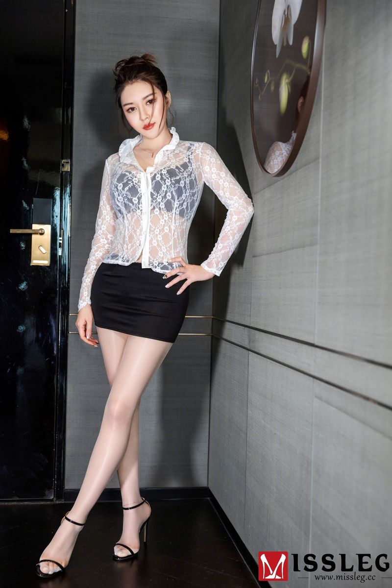 性感女神廿十丝袜美腿超短裙内衣诱惑私房写真