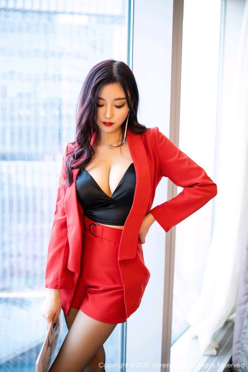 性感女神杨晨晨sugar黑丝美腿职场OL女秘书写真